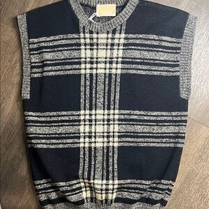 Women’s Pendleton Black and Gray Plaid Sweater Vest 100% wool